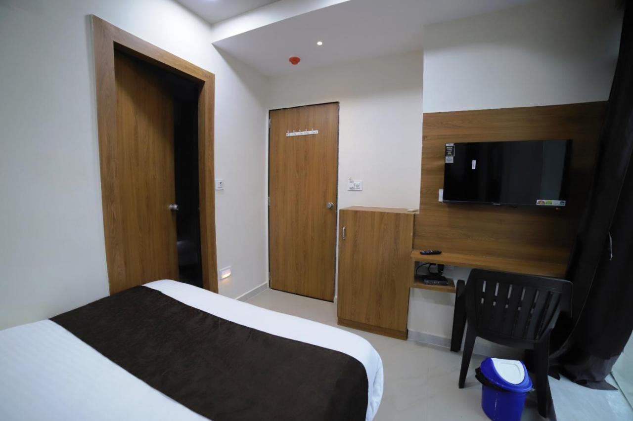 Hotel Surya Villa Ahmedabad Extérieur photo
