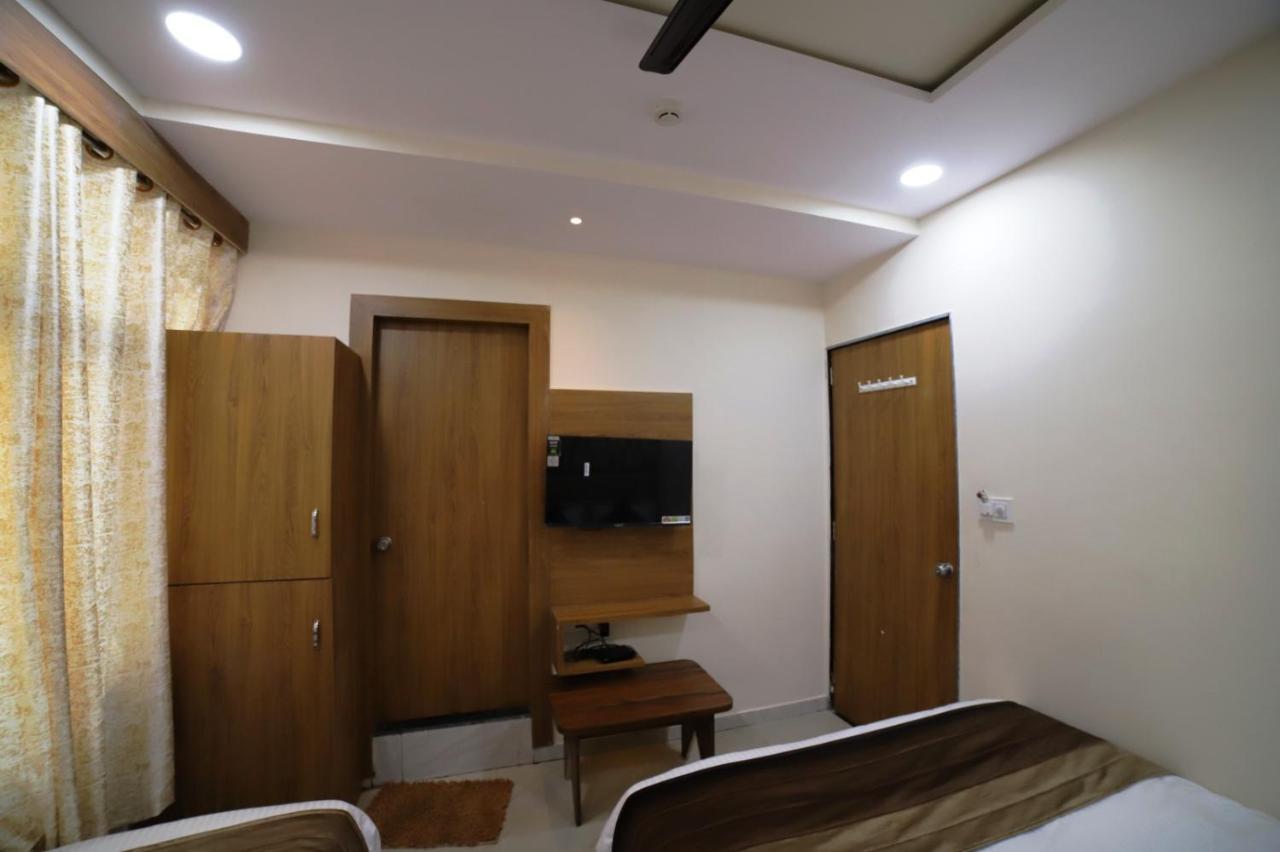 Hotel Surya Villa Ahmedabad Extérieur photo