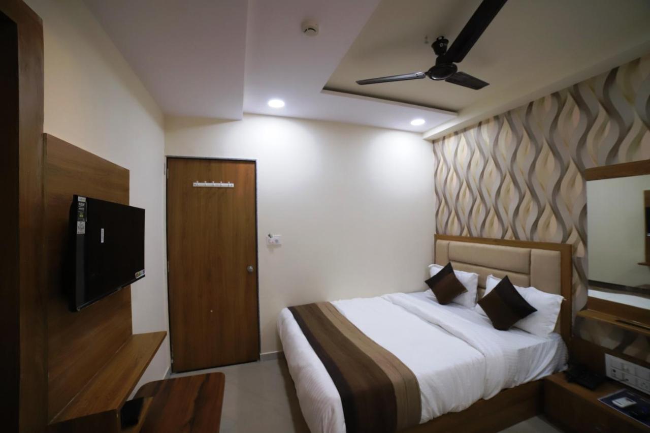 Hotel Surya Villa Ahmedabad Extérieur photo