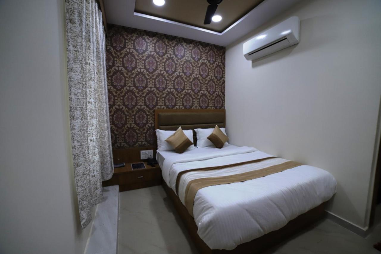 Hotel Surya Villa Ahmedabad Extérieur photo