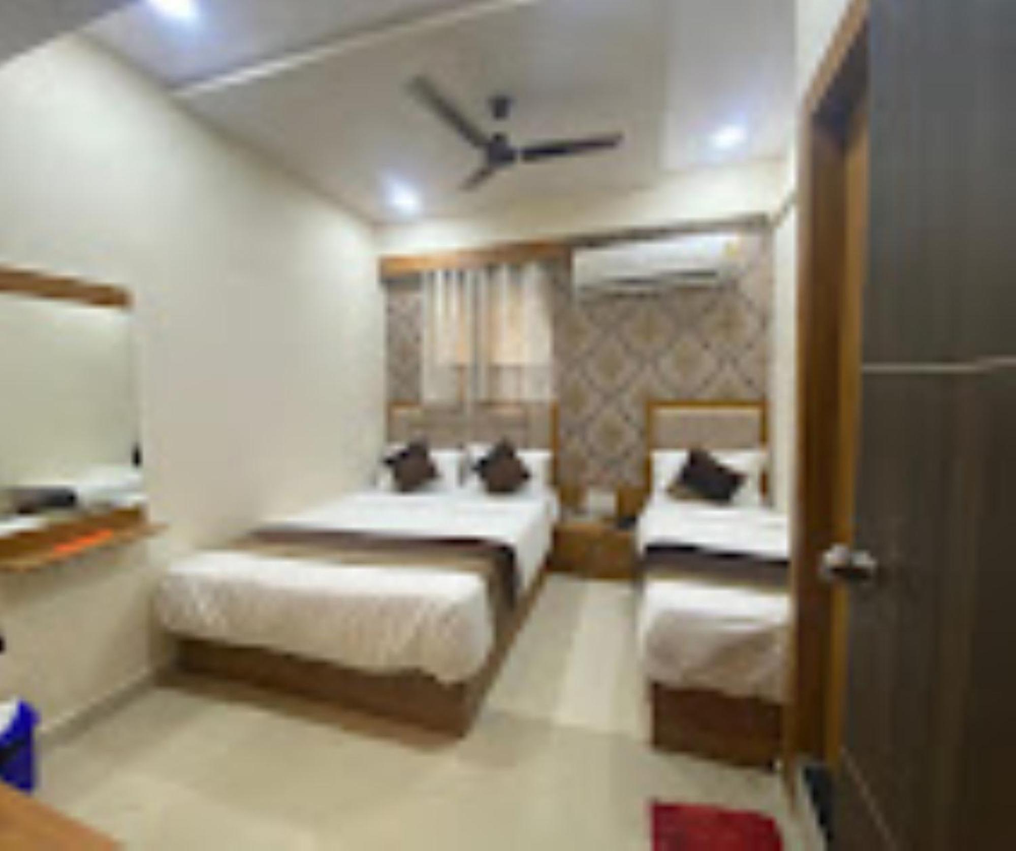 Hotel Surya Villa Ahmedabad Extérieur photo