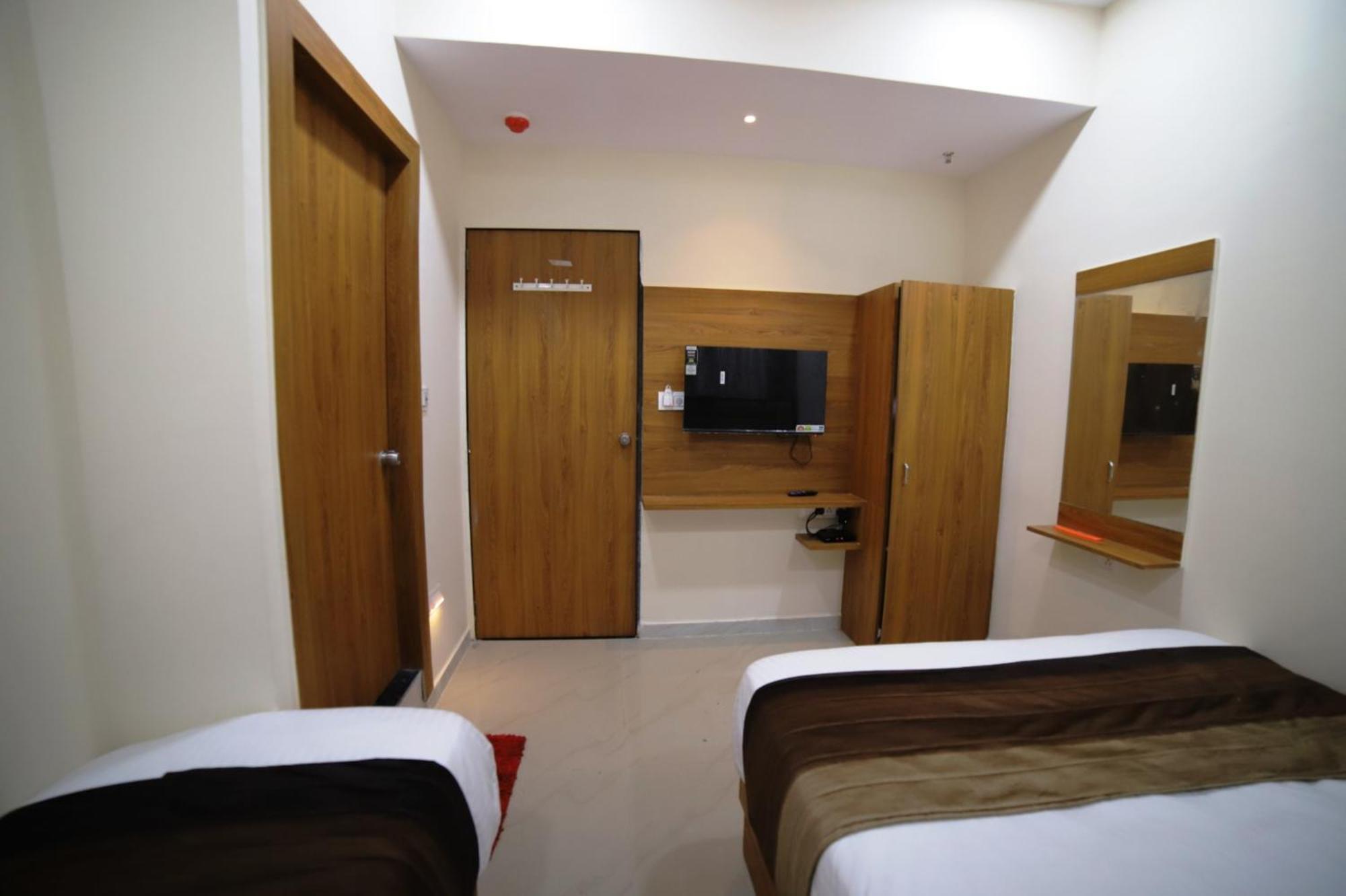 Hotel Surya Villa Ahmedabad Extérieur photo