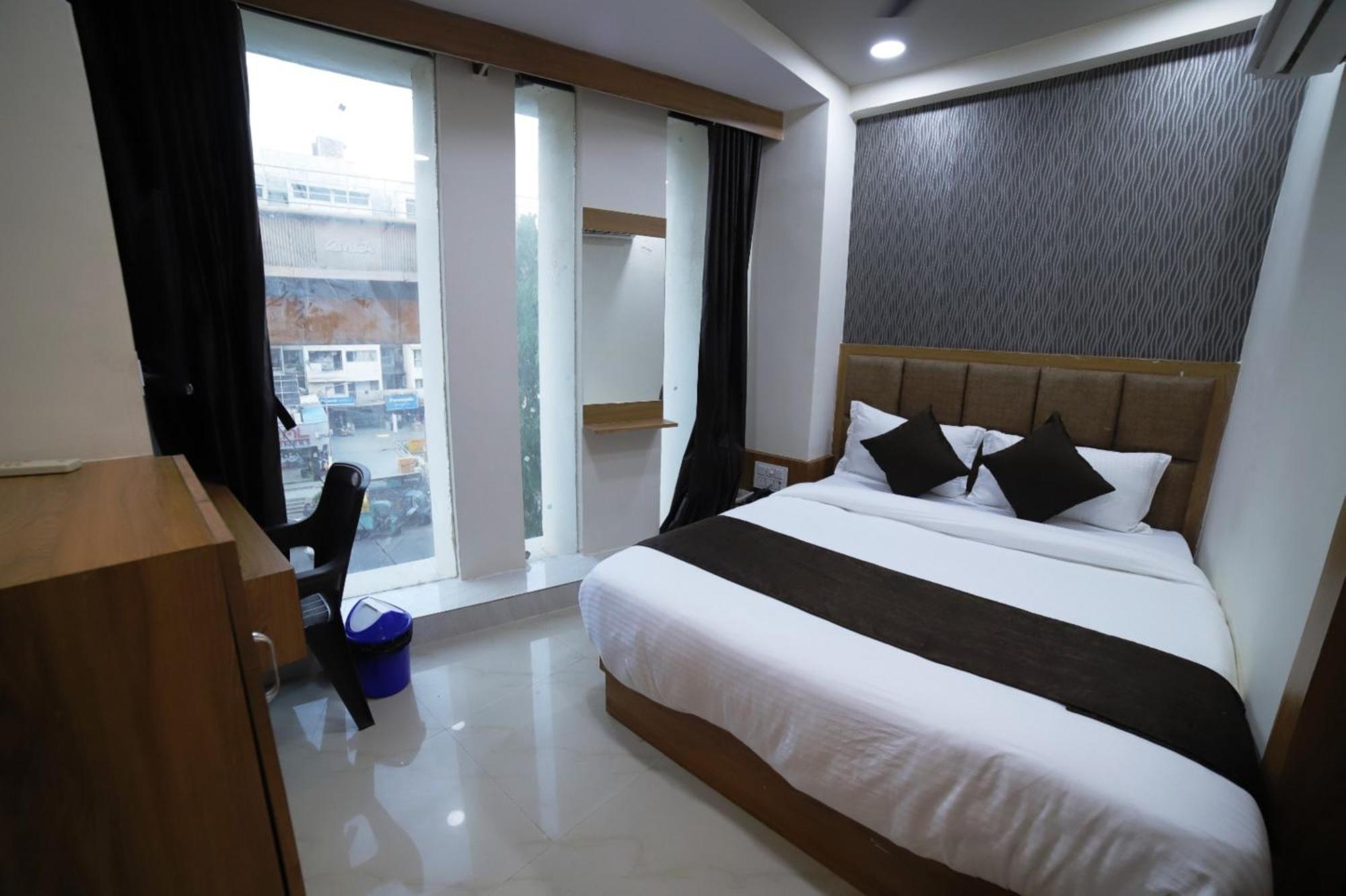 Hotel Surya Villa Ahmedabad Extérieur photo
