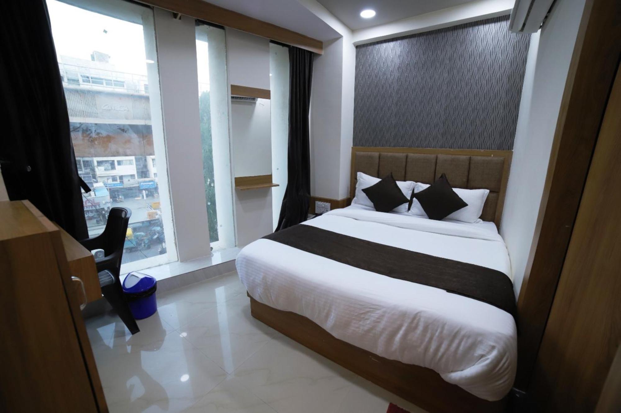 Hotel Surya Villa Ahmedabad Extérieur photo